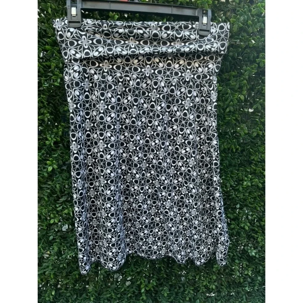 Love Me Kiss Me USA Black White Floral Geometric Y2K Mini Skirt Medium